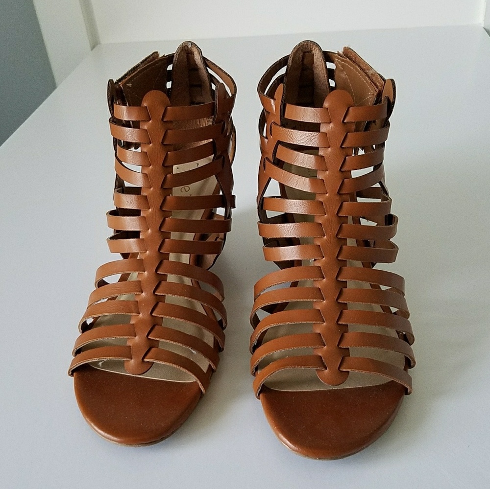 Strappy low heel wedges with easy velcro buckle